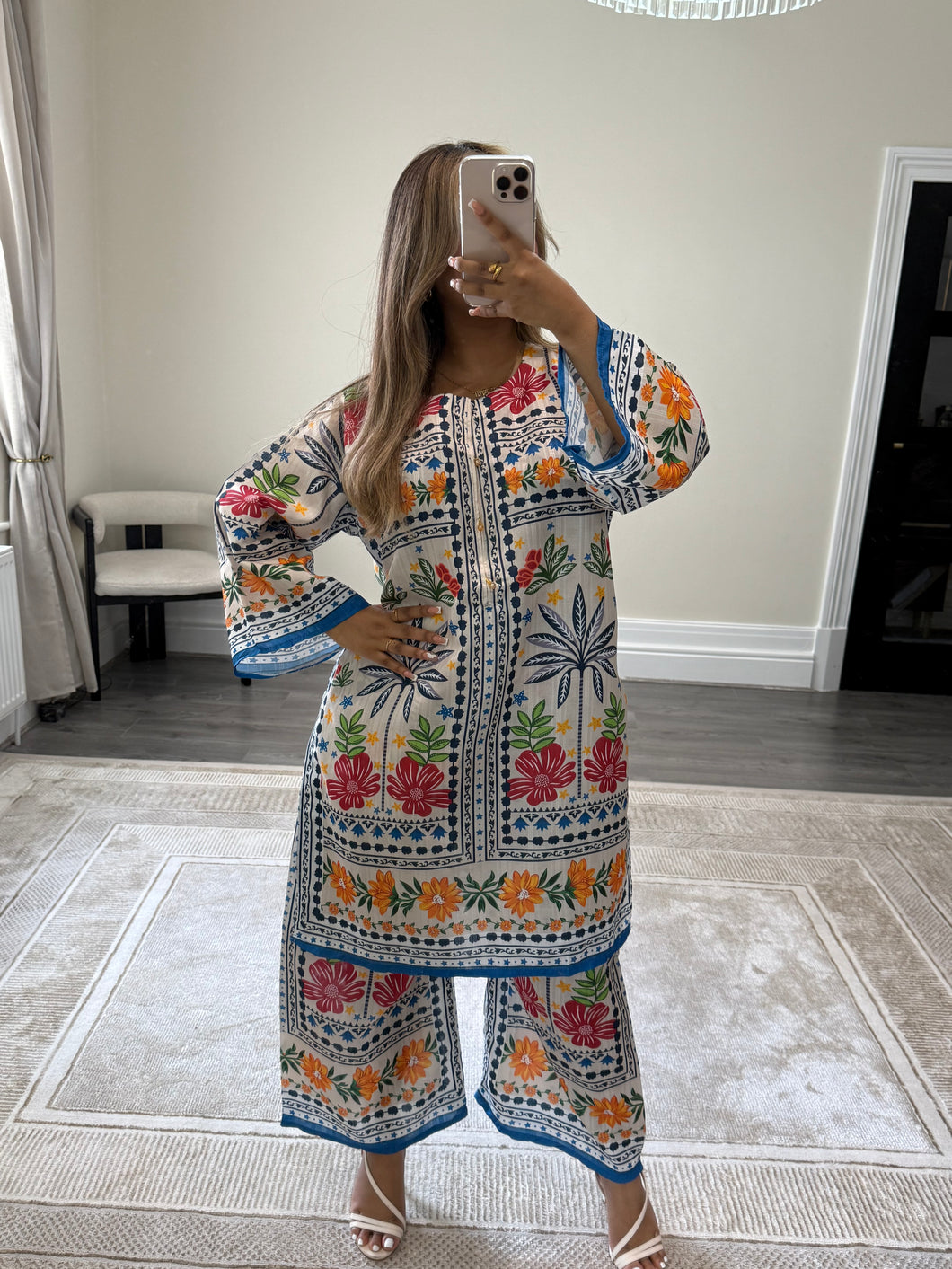 Jacquard printed 2 piece set with shirt and trouser.