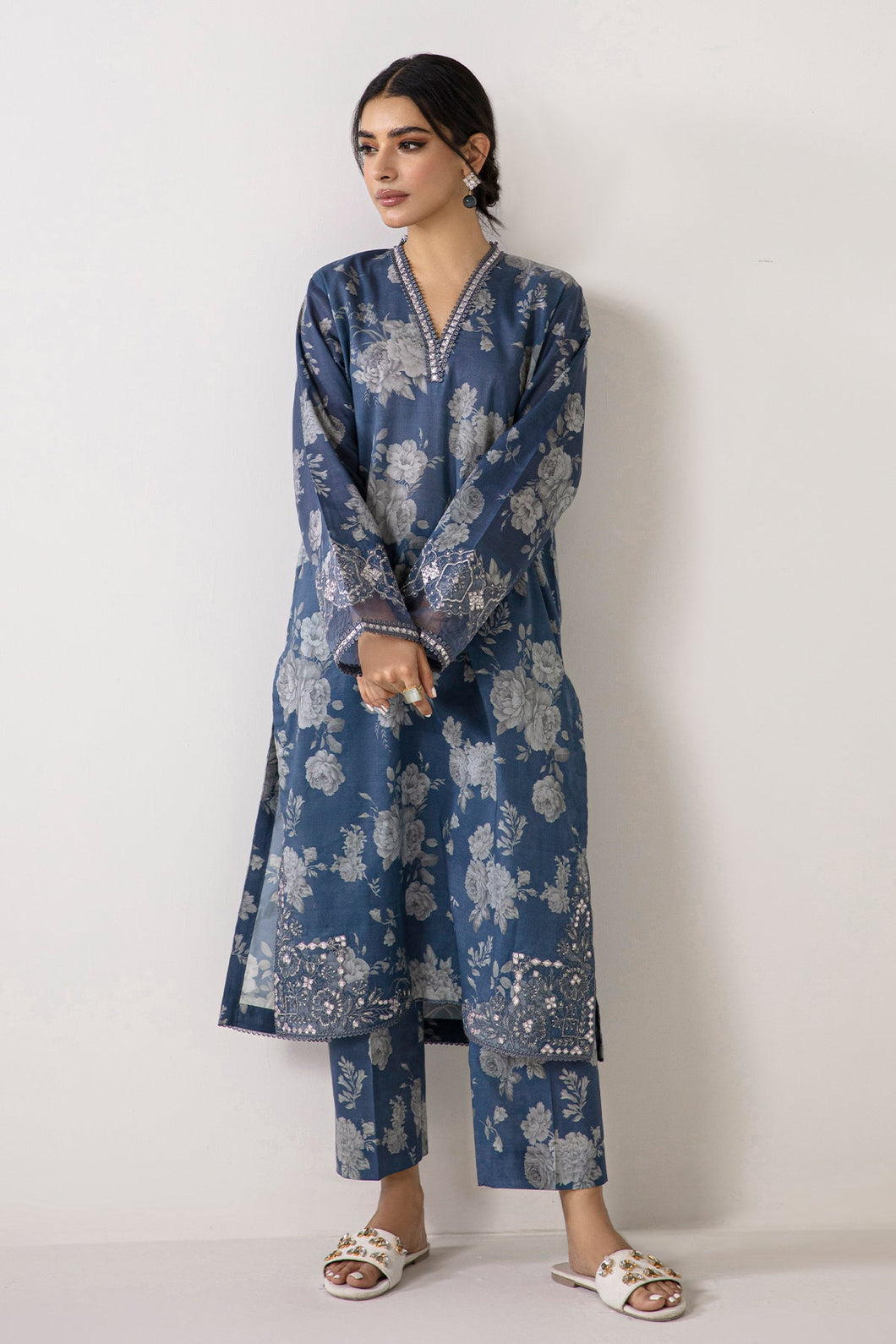 EMBROIDERED LAWN PR-813(2-5 weeks delivery)