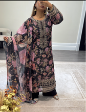 Load image into Gallery viewer, Floral print suit. With organza and wide leg trouser.Pakistani Indian shalwar kameez.
