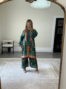 Jacquard printed 2 piece set with shirt and trouser.