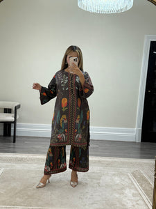 Jacquard printed 2 piece set with shirt and trouser.