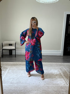 Jacquard printed 2 piece set with shirt and trouser.