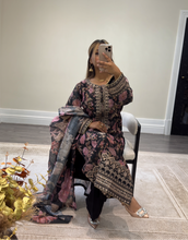 Load image into Gallery viewer, Floral print suit. With organza and wide leg trouser.Pakistani Indian shalwar kameez.