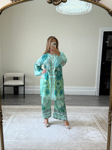 Jacquard printed 2 piece set with shirt and trouser.