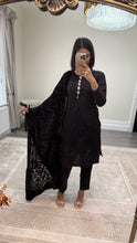 Load image into Gallery viewer, DEFECTIVE Dhanak embroidered suit with plachi shawl and jewelled tassel on neckline￼