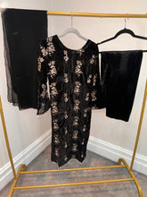 Load image into Gallery viewer, Velvet suit with pearls and organza duppata Black