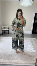 Load image into Gallery viewer, Summer printed lawn 2 piece set