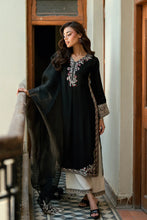 Load image into Gallery viewer, Black Swan (3-5 weeks delivery)