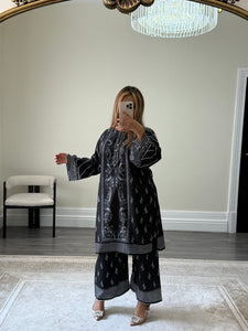 Jacquard printed 2 piece set with shirt and trouser.