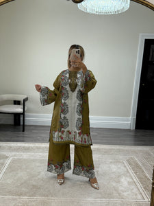 Jacquard printed 2 piece set with shirt and trouser.