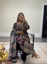 Load image into Gallery viewer, Floral print suit. With organza and wide leg trouser.Pakistani Indian shalwar kameez.