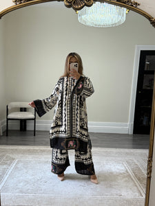 Jacquard printed 2 piece set with shirt and trouser.