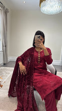 Load image into Gallery viewer, DEFECTIVE Dhanak embroidered suit with plachi shawl and jewelled tassel on neckline￼