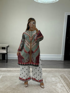 Jacquard printed 2 piece set with shirt and trouser.