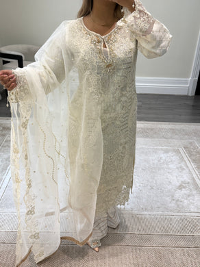 White baroque inspired organza suit with embellishment and embroidery with organza duppata and trouser. Asian party wear suit.