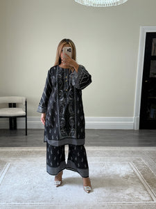 Jacquard printed 2 piece set with shirt and trouser.