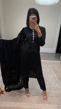 Load image into Gallery viewer, DEFECTIVE Dhanak embroidered suit with plachi shawl and jewelled tassel on neckline￼