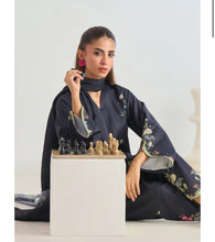 Load image into Gallery viewer, Full suit black swan (2-4 weeks delivery)