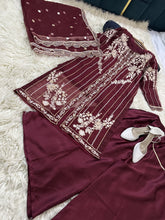 Load image into Gallery viewer, Lilac organza shirt with embroidery and silk wide leg trouser.