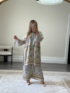 Jacquard printed 2 piece set with shirt and trouser.