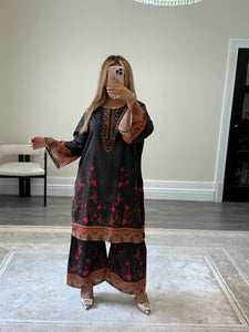Jacquard printed 2 piece set with shirt and trouser.