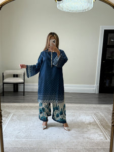 Jacquard printed 2 piece set with shirt and trouser.