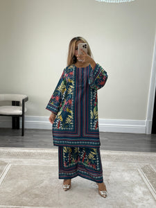 Jacquard printed 2 piece set with shirt and trouser.