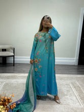 Load image into Gallery viewer, Ombré long fusion suit with Khadi net duppata and trouser. Casual suit. Date night outfit.