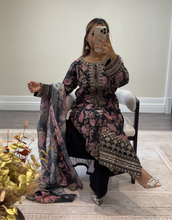 Load image into Gallery viewer, Floral print suit. With organza and wide leg trouser.Pakistani Indian shalwar kameez.