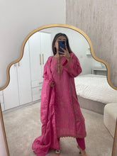 Load image into Gallery viewer, Original Agha Noor suit Pink