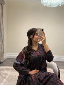 Winter printed lilen suits with lace details and cheddar duppata. Shirt with trouser and duppata winter prints Asian casual suit (immediate dispatch)