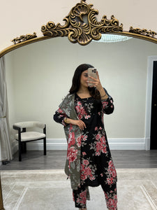 Winter printed lilen suits with lace details and cheddar duppata. Shirt with trouser and duppata winter prints Asian casual suit (immediate dispatch)