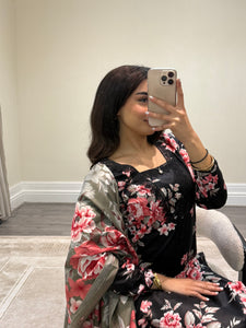 Winter printed lilen suits with lace details and cheddar duppata. Shirt with trouser and duppata winter prints Asian casual suit (immediate dispatch)