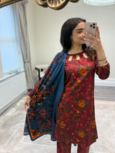 Load image into Gallery viewer, Winter printed lilen suits with lace details and cheddar duppata. Shirt with trouser and duppata winter prints Asian casual suit (immediate dispatch)