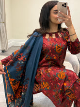 Load image into Gallery viewer, Winter printed lilen suits with lace details and cheddar duppata. Shirt with trouser and duppata winter prints Asian casual suit (immediate dispatch)