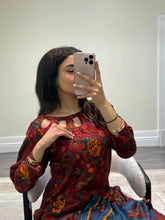 Load image into Gallery viewer, Winter printed lilen suits with lace details and cheddar duppata. Shirt with trouser and duppata winter prints Asian casual suit (immediate dispatch)