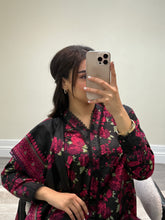 Load image into Gallery viewer, Winter printed lilen suits with lace details and cheddar duppata. Shirt with trouser and duppata winter prints Asian casual suit (immediate dispatch)