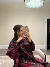 Load image into Gallery viewer, Winter printed lilen suits with lace details and cheddar duppata. Shirt with trouser and duppata winter prints Asian casual suit (immediate dispatch)