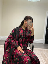 Load image into Gallery viewer, Winter printed lilen suits with lace details and cheddar duppata. Shirt with trouser and duppata winter prints Asian casual suit (immediate dispatch)