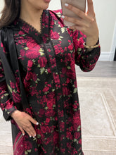 Load image into Gallery viewer, Winter printed lilen suits with lace details and cheddar duppata. Shirt with trouser and duppata winter prints Asian casual suit (immediate dispatch)
