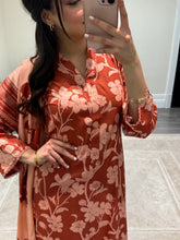Load image into Gallery viewer, Winter printed lilen suits with lace details and cheddar duppata. Shirt with trouser and duppata winter prints Asian casual suit (immediate dispatch)