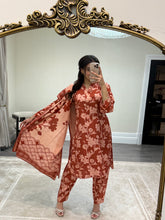 Load image into Gallery viewer, Winter printed lilen suits with lace details and cheddar duppata. Shirt with trouser and duppata winter prints Asian casual suit (immediate dispatch)
