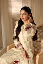 Load image into Gallery viewer, Ivory Flora 3 - Piece  (2-4 week’s delivery)