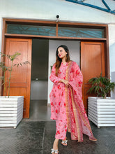 Load image into Gallery viewer, Swiss Lawn Printed Suit 02 (Immediate dispatch) FAULTY