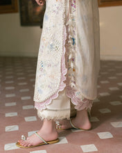 Load image into Gallery viewer, Bianca 3 - Piece  (2-4 week’s delivery)