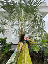 Load image into Gallery viewer, Fully Embroidered &amp; Cut Work Cotton Lawn 3pc Suit ( Samwah Pret ) 2-4 weeks delivery