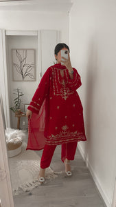 Agha Noor inspired suit (Immediate Dispatch)