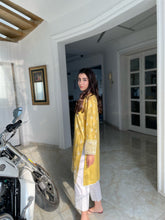 Load image into Gallery viewer, Evocative Kurta - Bumblebee(2-5 weeks delivery)