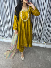 Load image into Gallery viewer, Handwork Frock (Immediate Dispatch)